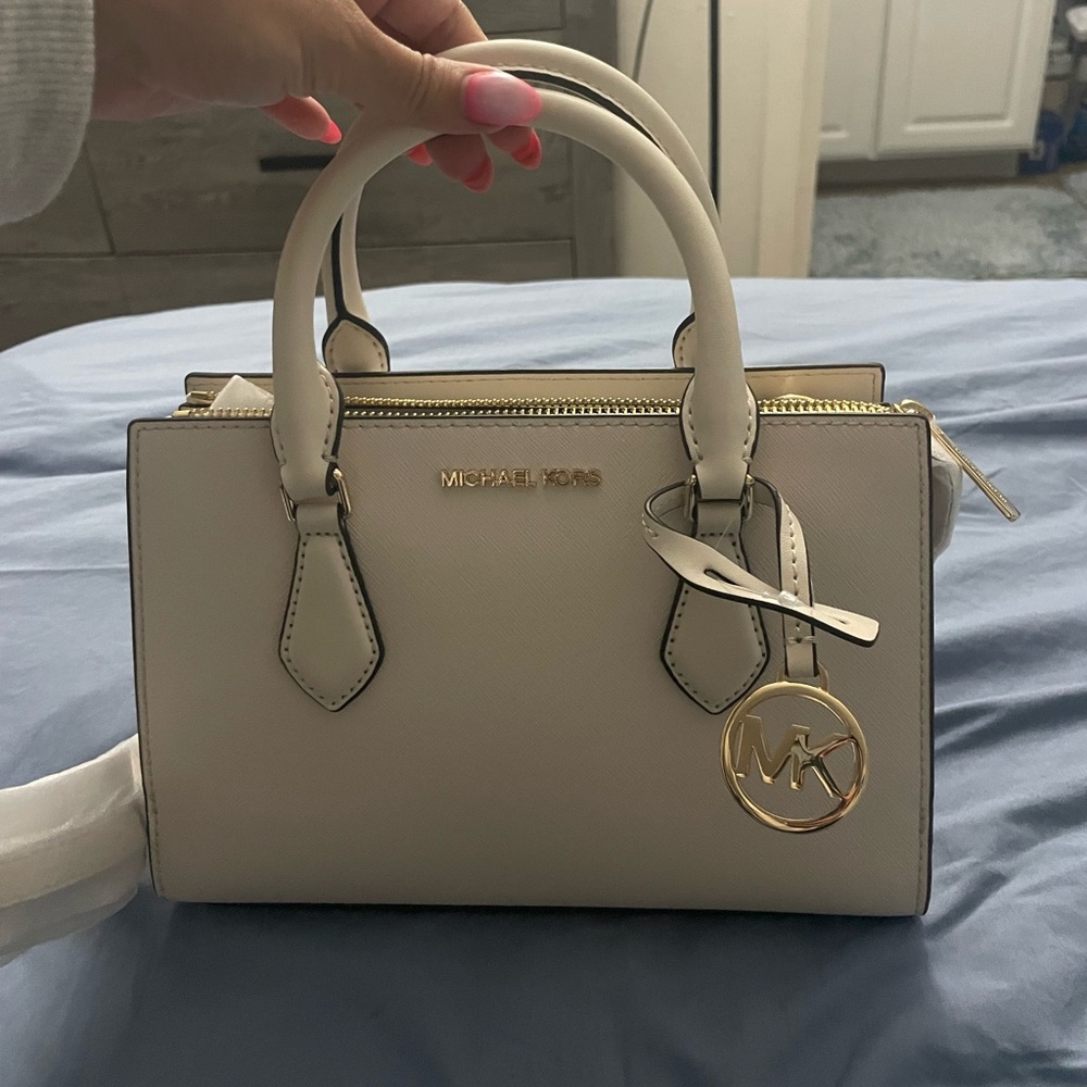 Michael kors shiela mini bag